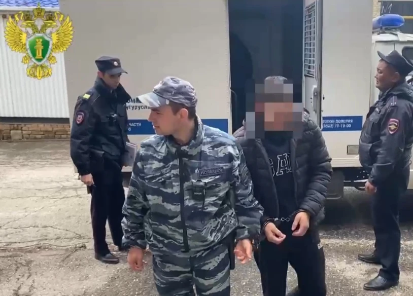 В Бугуруслане вымогатели, угрожавшие ножом участнику СВО, заключены под стражу