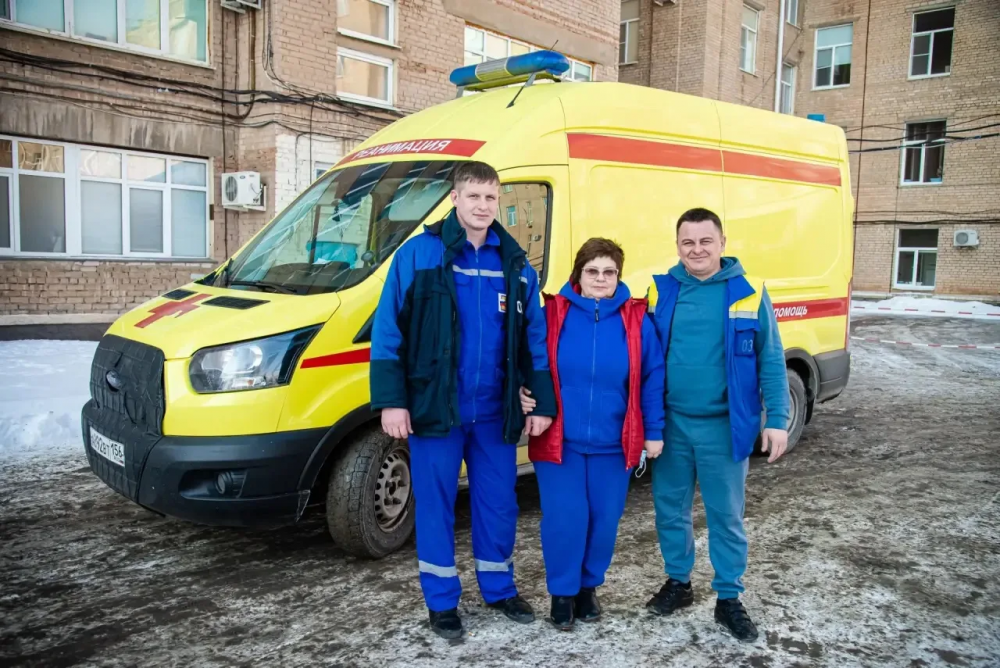 Евгений Солнцев поздравил с профессиональным праздником работников скорой помощи Оренбуржья 
