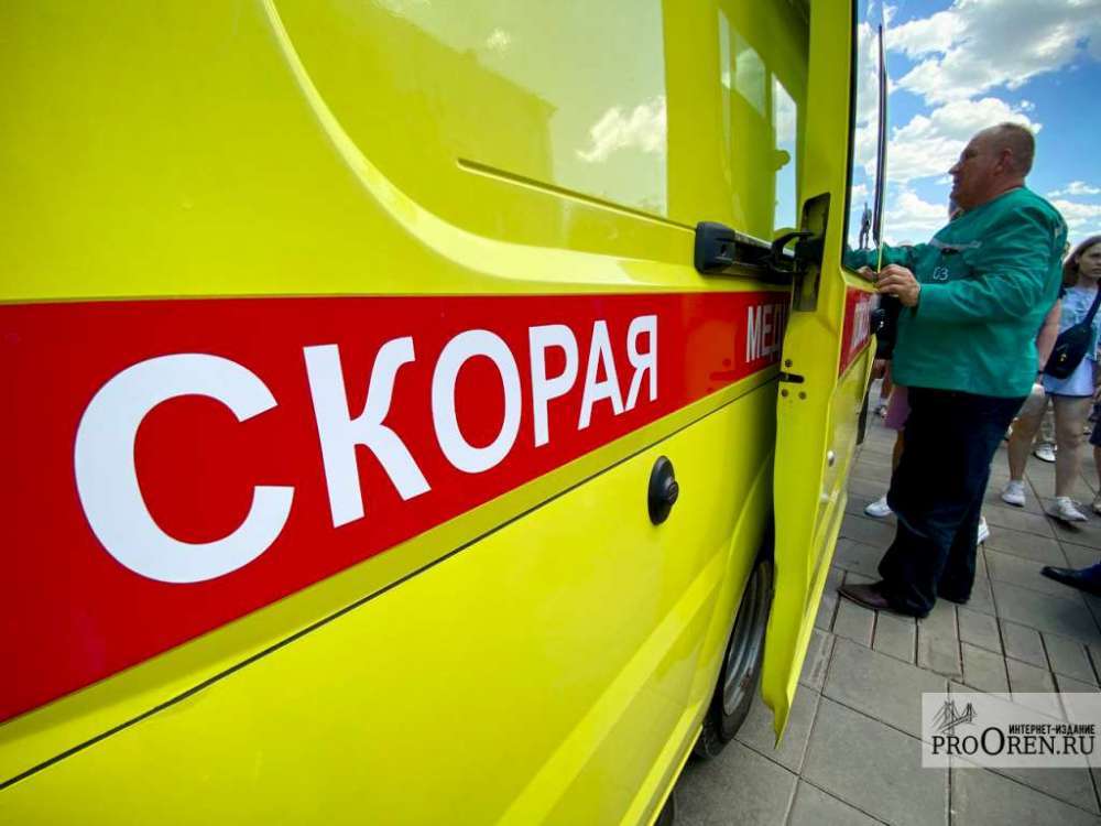 В Оренбуржье электромонтер погиб под упавшим деревом 