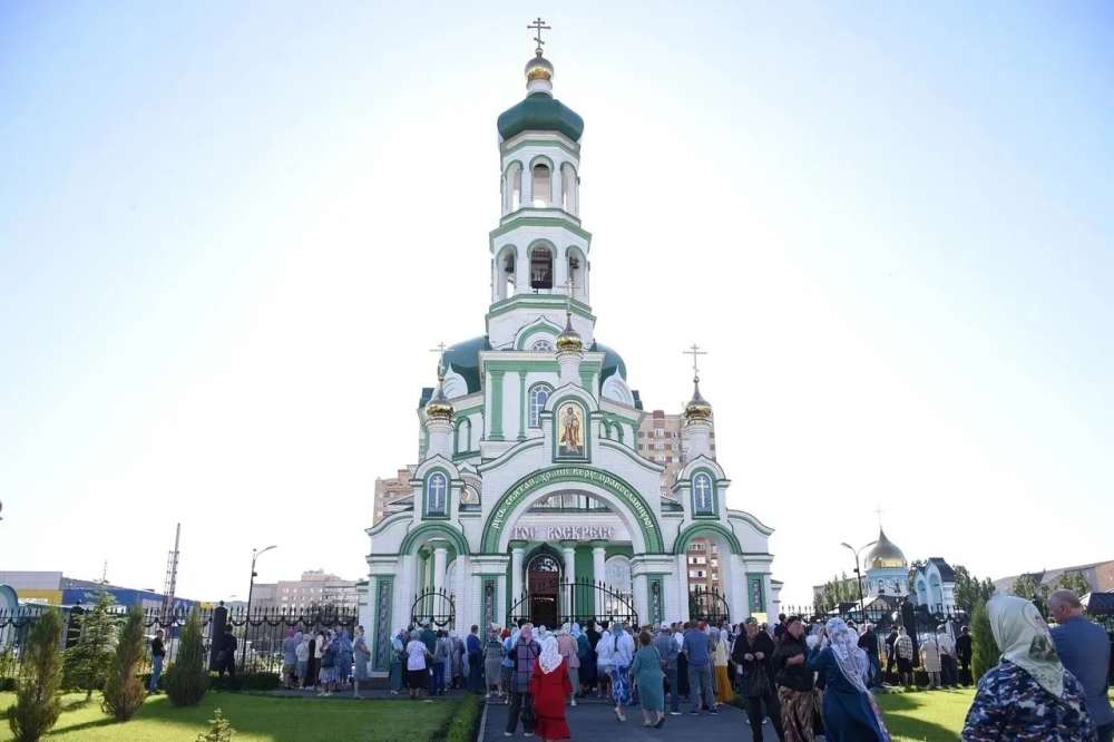 Патриарх Кирилл освятил оренбургский храм преподобного Пимена Угрешского