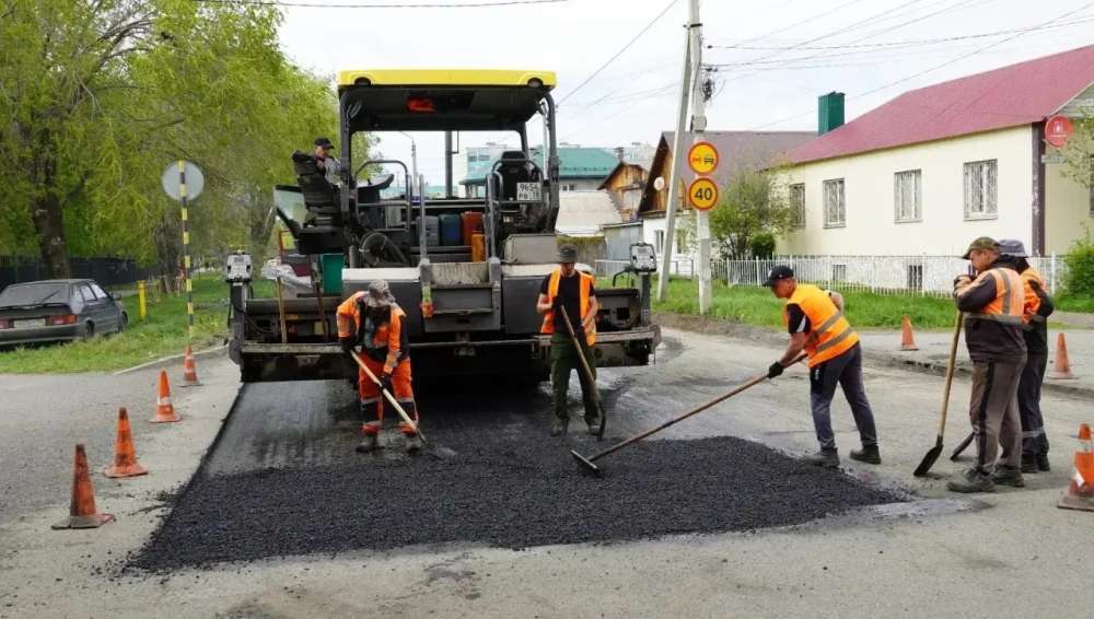 В Оренбурге продолжаются дорожные работы
