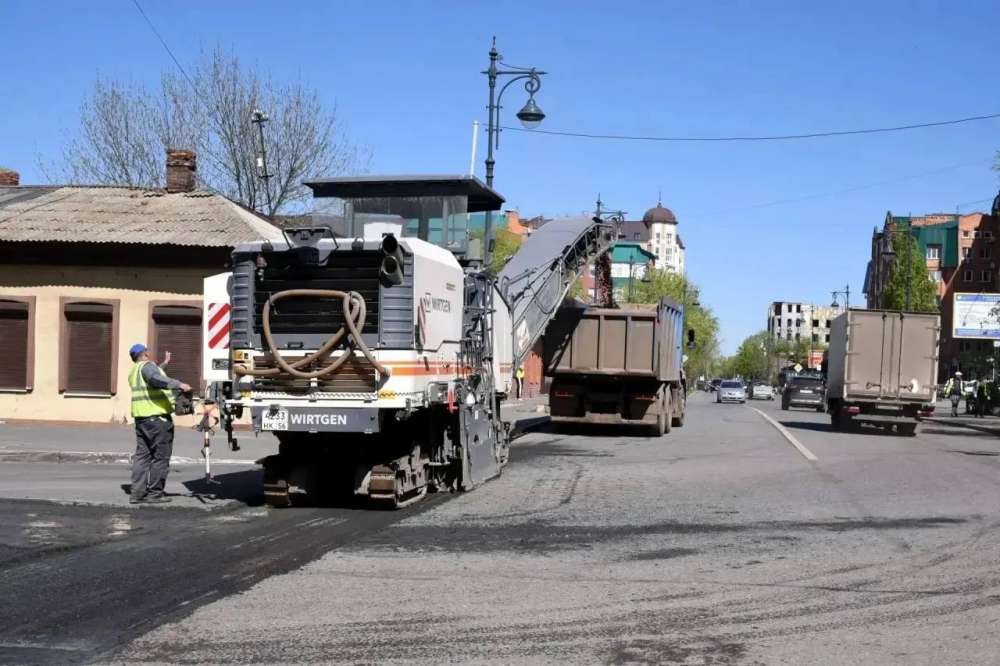 В Оренбурге продолжаются дорожные работы 