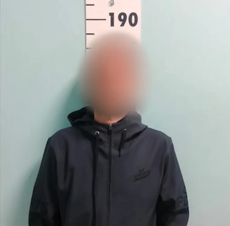 В Новотроицке после застолья мужчина напал на женщину с ножом и ограбил ее
