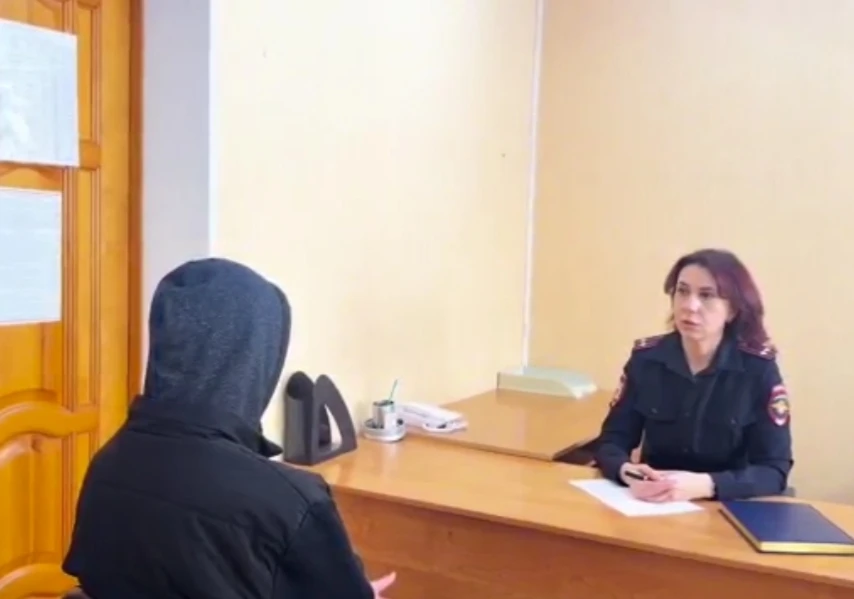 Юный оренбуржец продал банковскую карту незнакомцу. Возбуждено уголовное дело