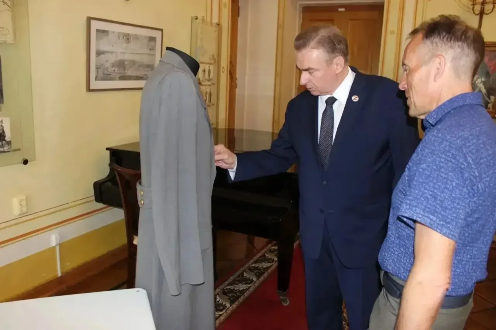 Музей Оренбурга пополнился новыми экспонатами из семейного архива Георгия Маленкова