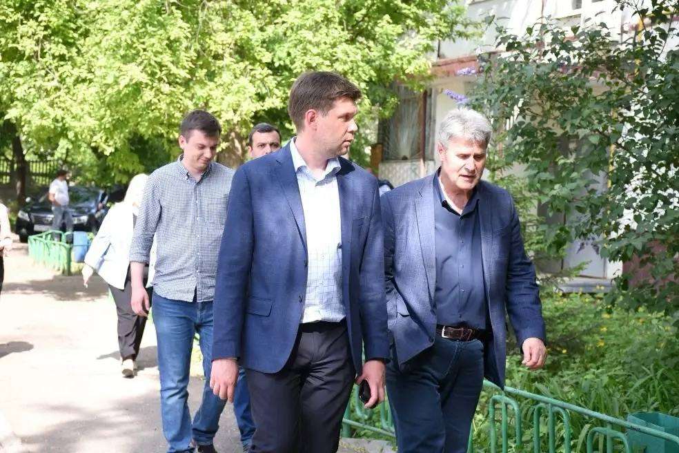 Глава Оренбурга контролирует восстановление поврежденного дома на Волгоградской