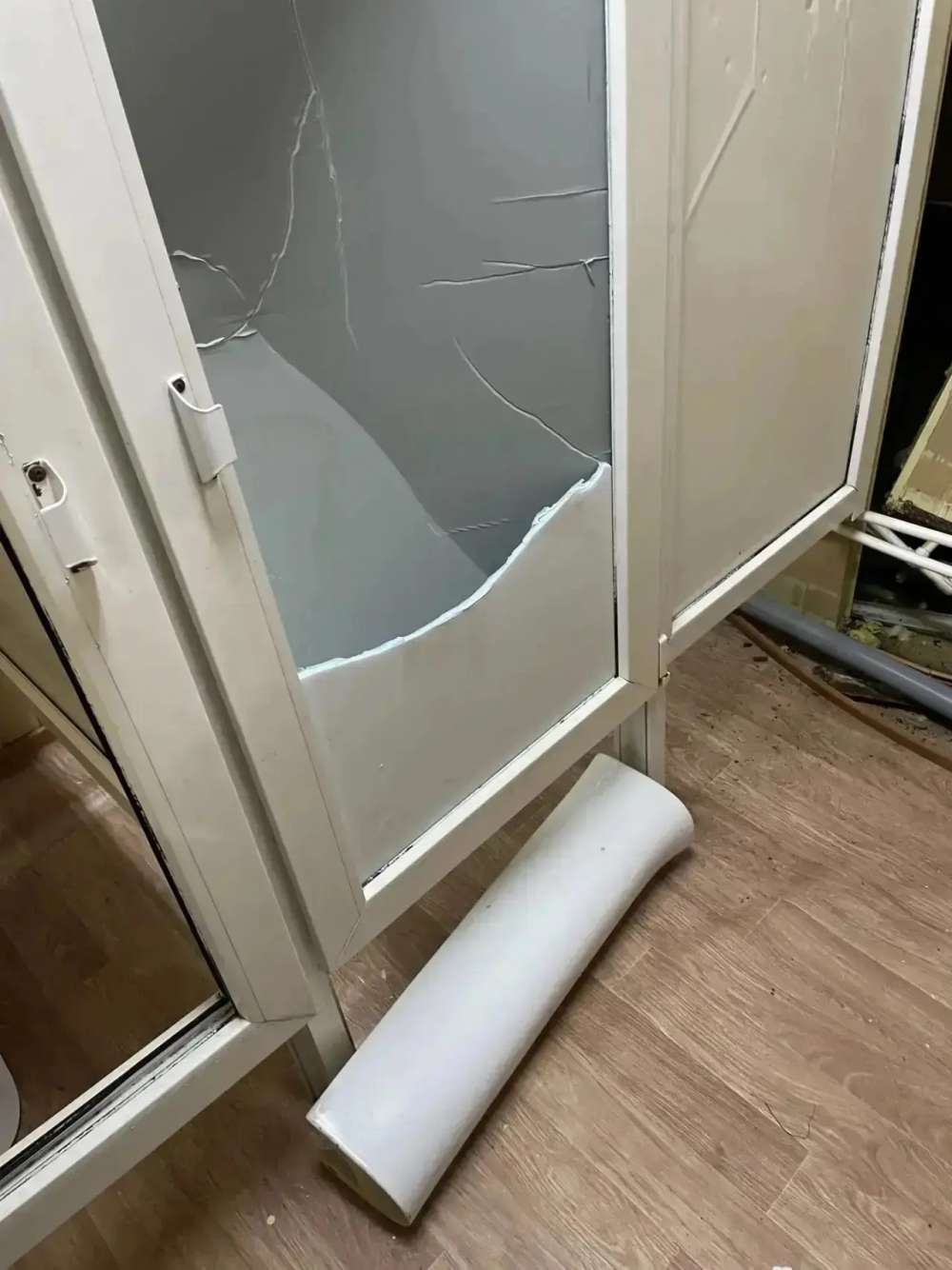  Вандализм в центре Оренбурга: кто и зачем сломал новый туалет?