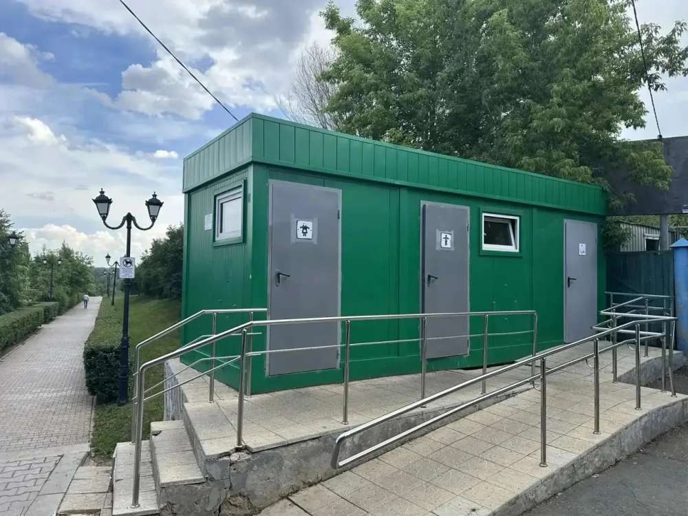 В Оренбурге вычислили вандалов, которые разломали общественный туалет