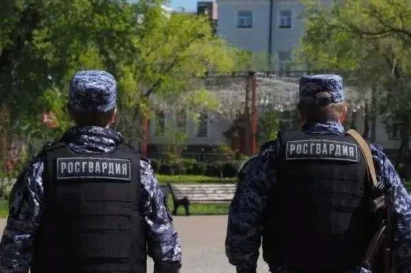  Массовая драка у торгового центра в Оренбурге: Росгвардия задержала зачинщиков