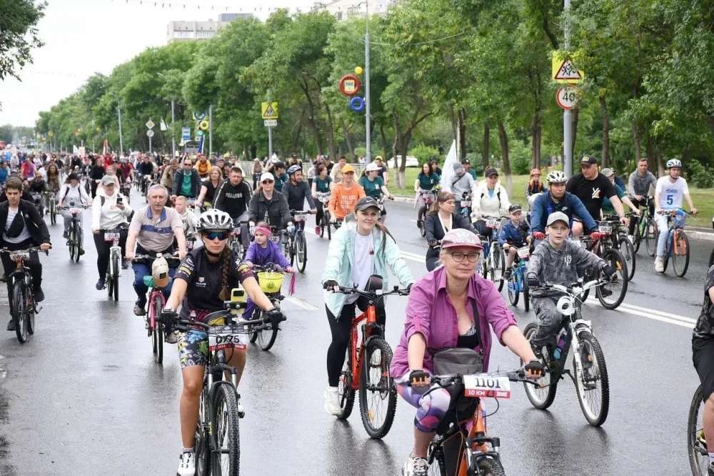 На велопарад ко Дню велосипедиста вышли 3 тысячи оренбуржцев