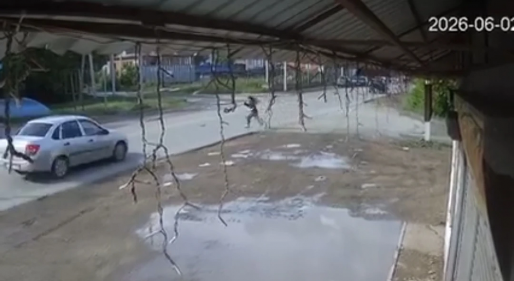 В Бугурусланском районе под колёса авто попала девочка‑подросток