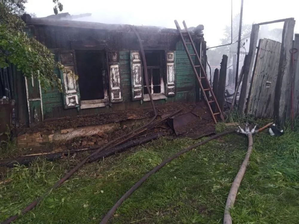 Трагедия в селе Троицкое: ночной пожар унёс жизнь хозяина дома