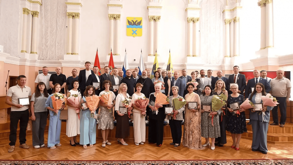 В Оренбурге подвели итоги конкурса «Человек года‑2025»: награды получили 38 горожан