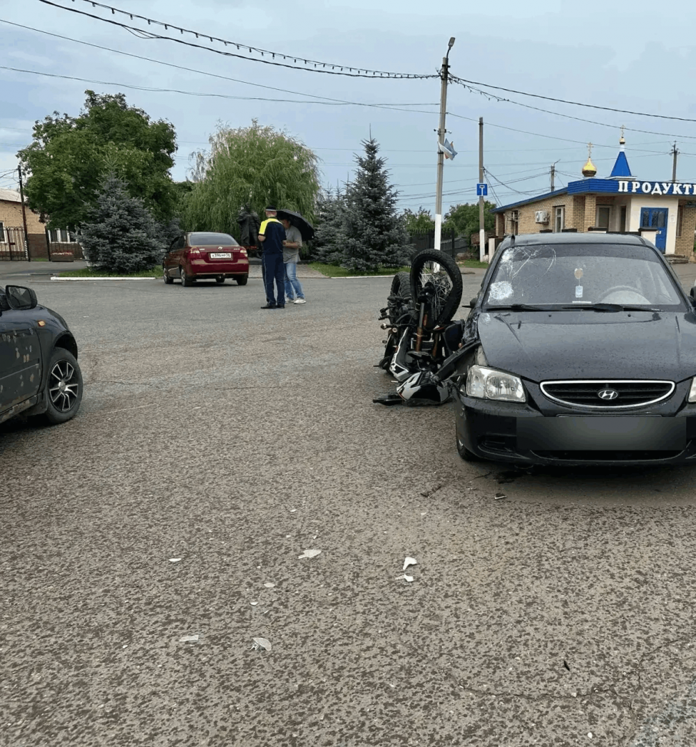 В Оренбургском районе в ДТП пострадал 17‑летний водитель питбайка