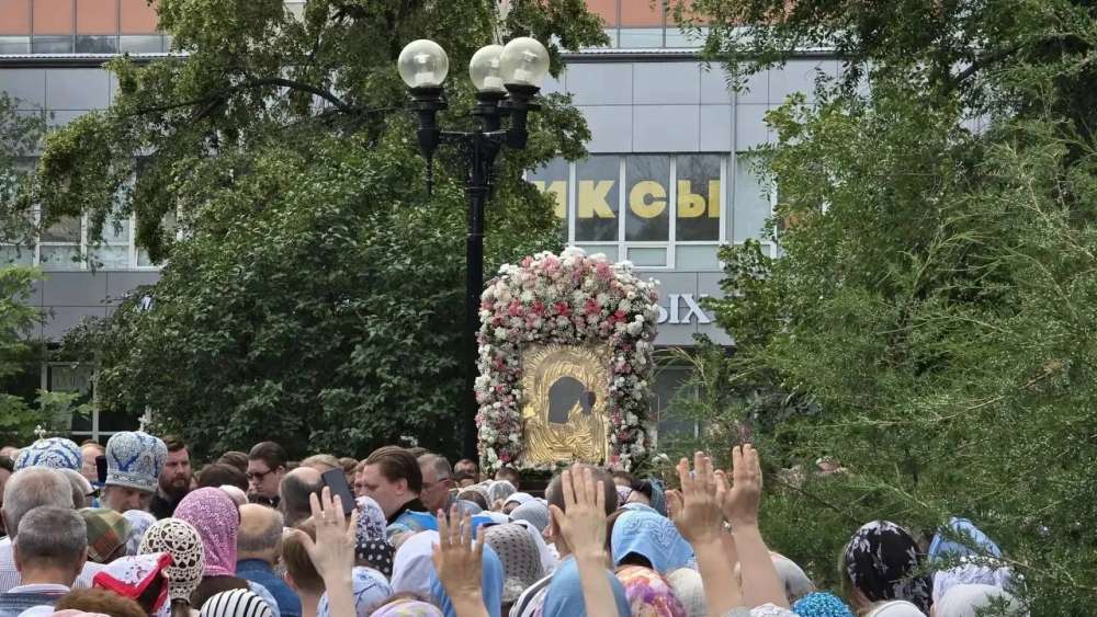 В Оренбурге проходит традиционный крестный ход с Табынской иконой Божией Матери