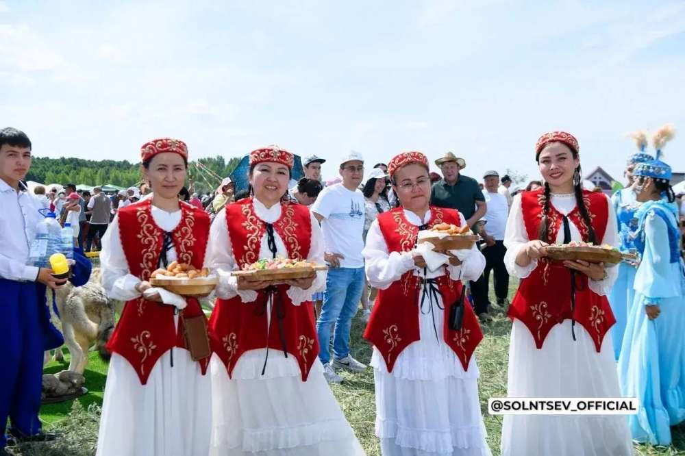 Несколько тысяч человек посетили праздник казахской культуры «Степной той» в Соль-Илецке