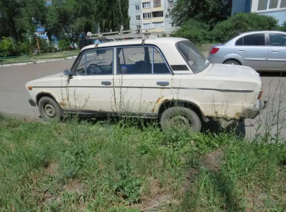 Угнали и бросили «ВАЗ»: в Оренбурге задержаны двое молодых людей