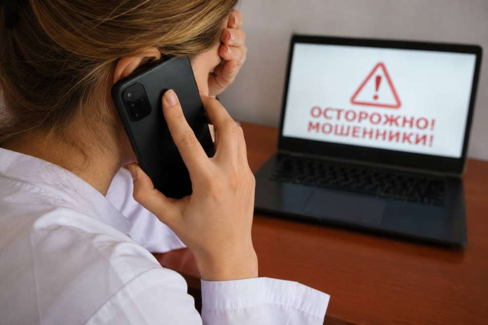 В Оренбурге сотрудница больницы стала жертвой телефонных аферистов