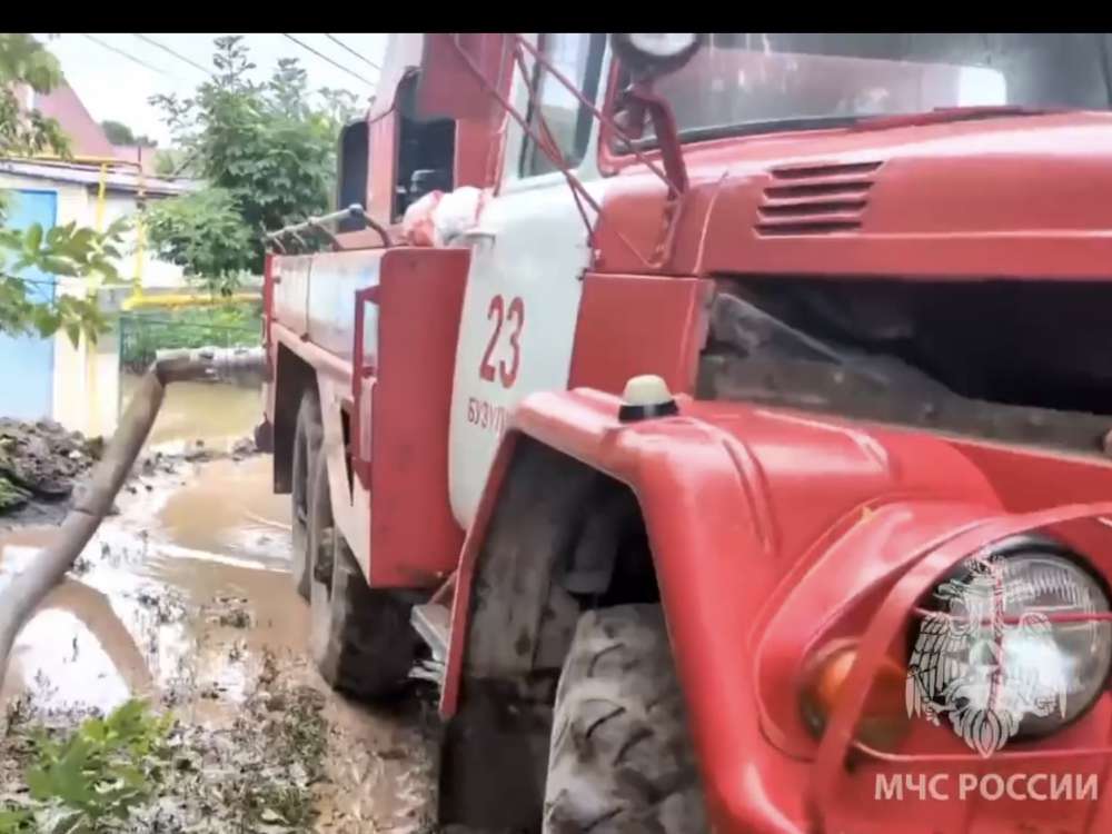 В Бугуруслане за сутки от воды освободились 1 дом и 18 участков