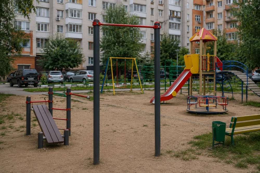В Гае школьница сломала шею, упав с турника на детской площадке