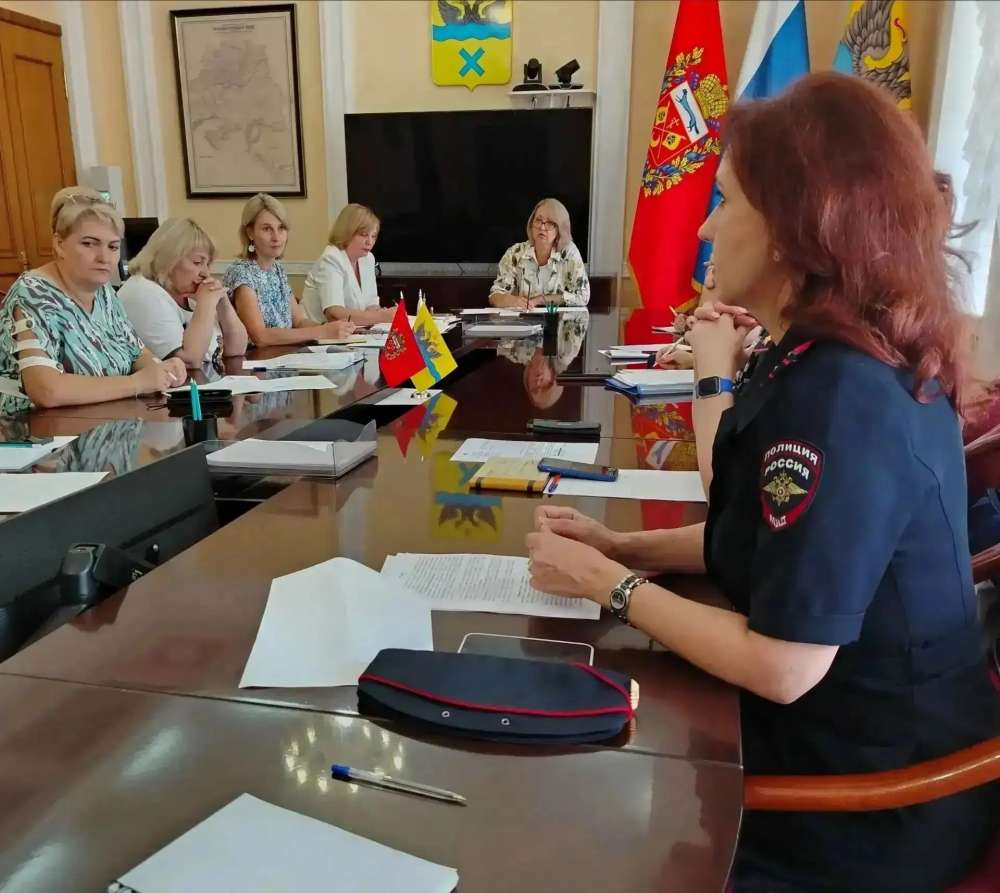 В Оренбурге обсудили варианты помощи 10 семьям, где выявлены риски для благополучия детей