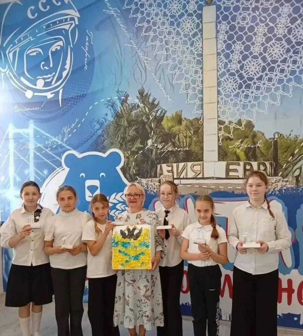 Оренбуржцы готовят цветочный подарок к Дню города: герб из полимерной глины