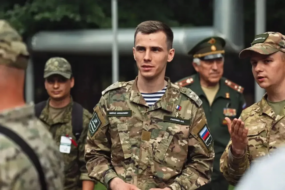 Владислав Головин и другие Герои России наблюдали за финалом «Зарницы 2.0» в Оренбурге