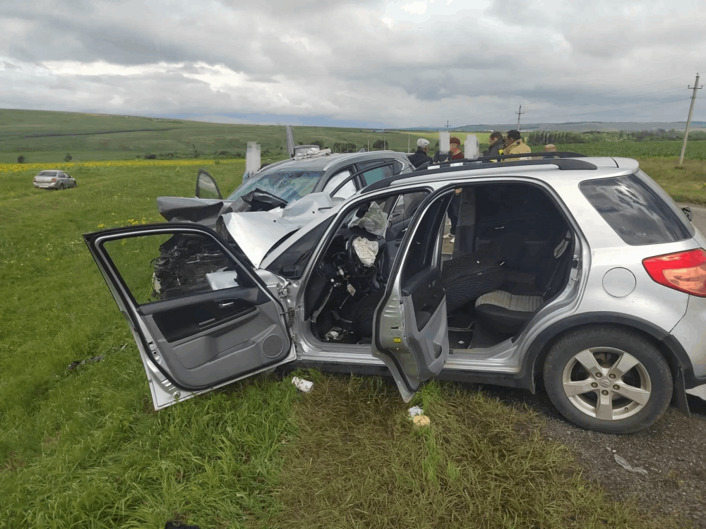 На трассе под Абдулино в лобовом ДТП погиб пассажир, ещё шесть человек в больнице