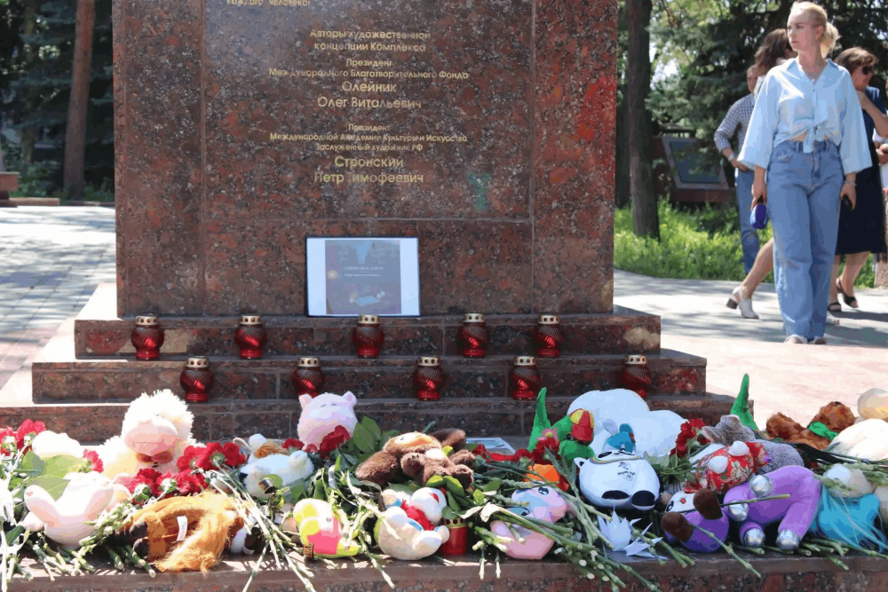 В Оренбурге почтили память погибших детей Донбасса