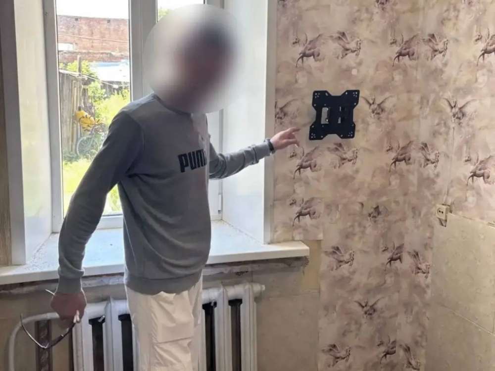 Взломал дверной замок и украл телевизор у соседа: в Оренбурге задержали подозреваемого