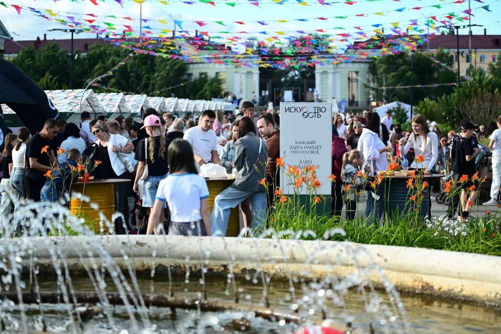 Музыка, кино, гастрономия и фейерверк: как в Новотроицке отметили День металлурга