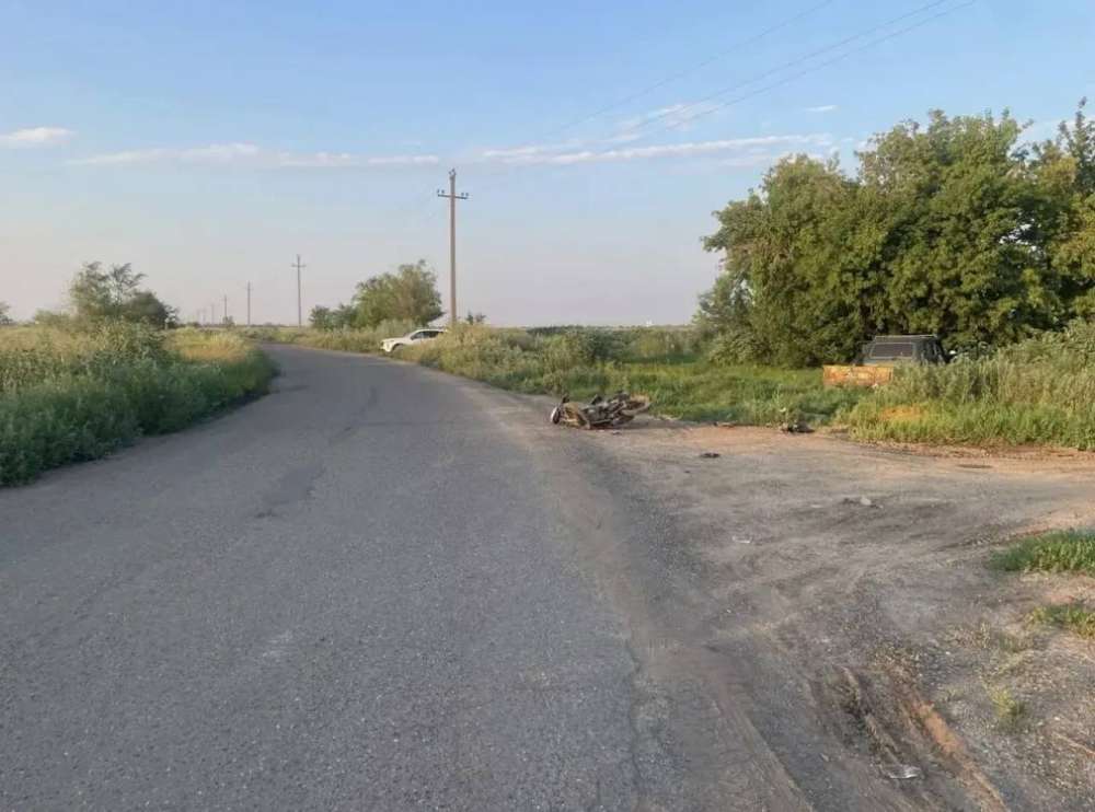 В Оренбургском районе мотоциклист без водительских прав столкнулся с «Нивой»