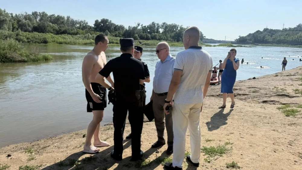 Пятеро оренбуржцев получили протоколы за купание в запрещённом месте на Урале
