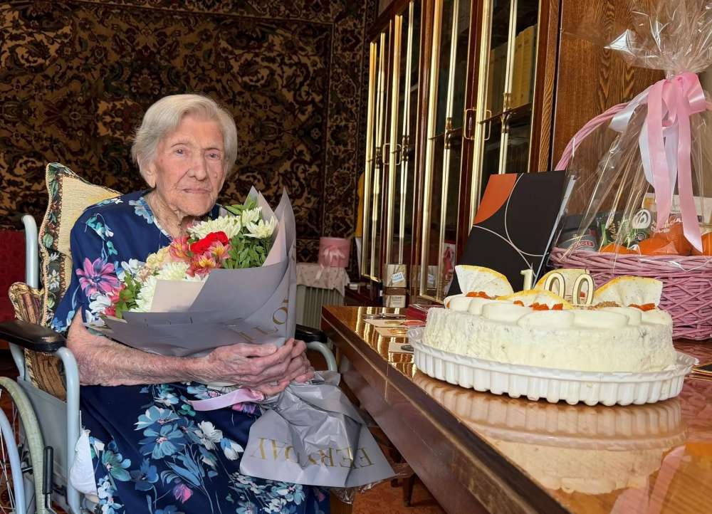 Ветеран «Уральской Стали» Нина Черкасова отметила 100-летний юбилей