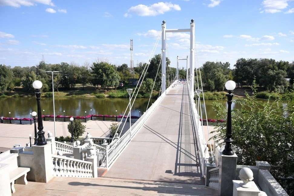  Реконструкцию пешеходного моста через Урал планируют завершить ко Дню города