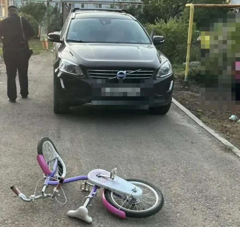 В Красногвардейском районе 5-летняя девочка пострадала под колесами Volvo