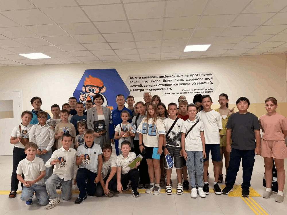 «Школьный космодром» стартовал в Оренбурге: лицеисты встретились с космонавтом Сергеем Рыжиковым