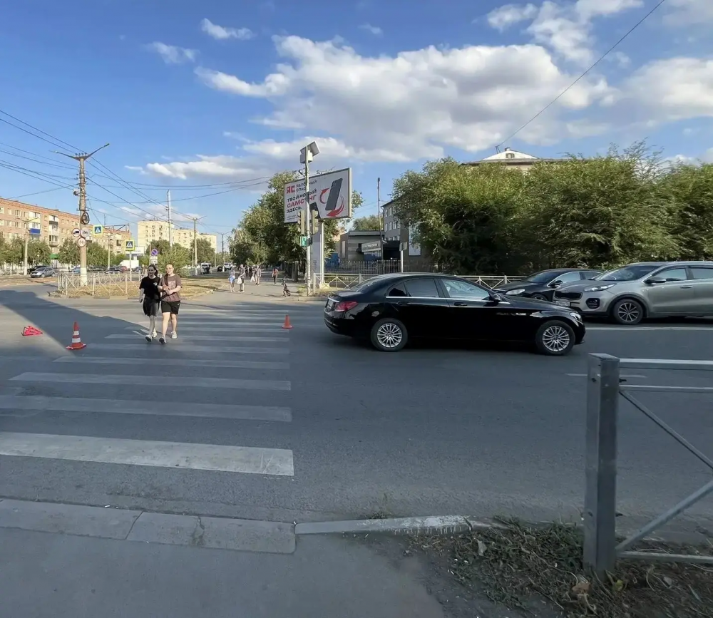 В Орске «Мерседес» сбил 13-летнего подростка на электросамокате