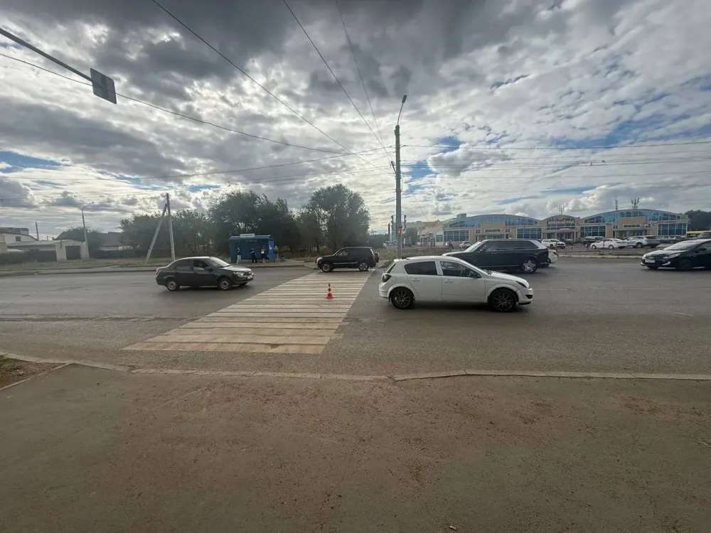 В Оренбурге под колеса иномарки угодил ребенок. Он пересекал дорогу на «красный»