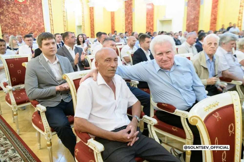 В Оренбуржье перед Днем строителя наградили работников отрасли