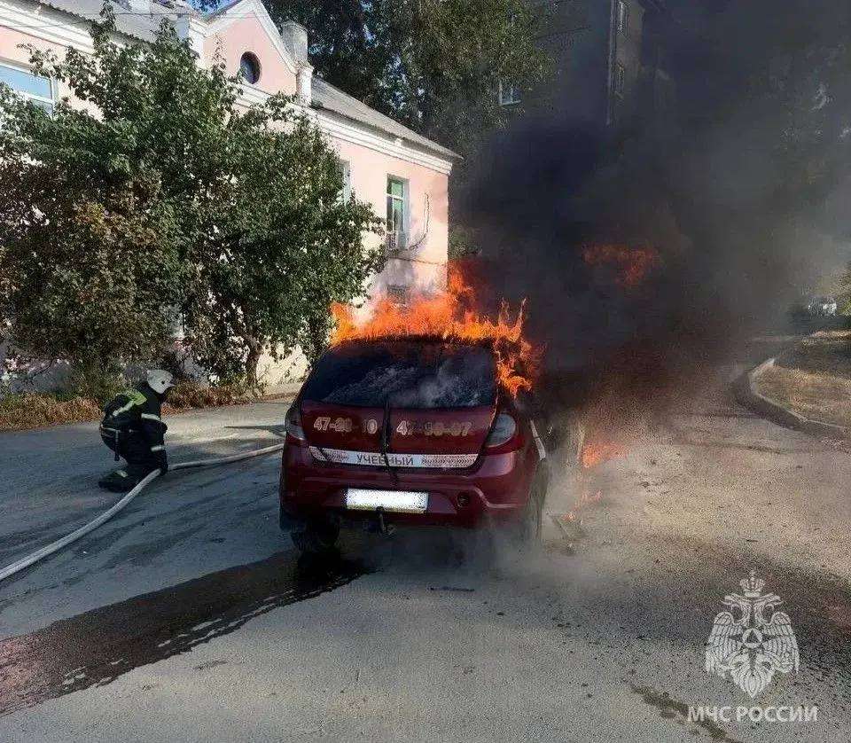 В Орске во время движения загорелась легковушка