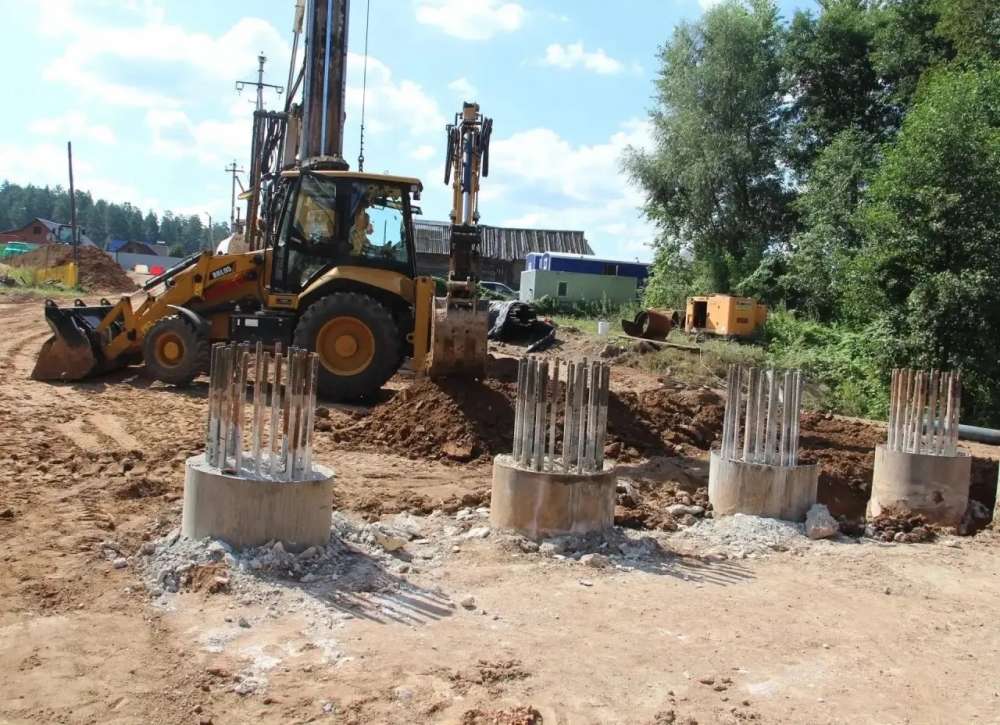 В Бузулукском районе продолжают ремонт моста через реку Боровку