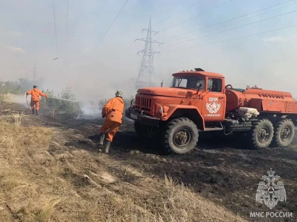 В Орском городском округе ликвидируют ландшафтный пожар