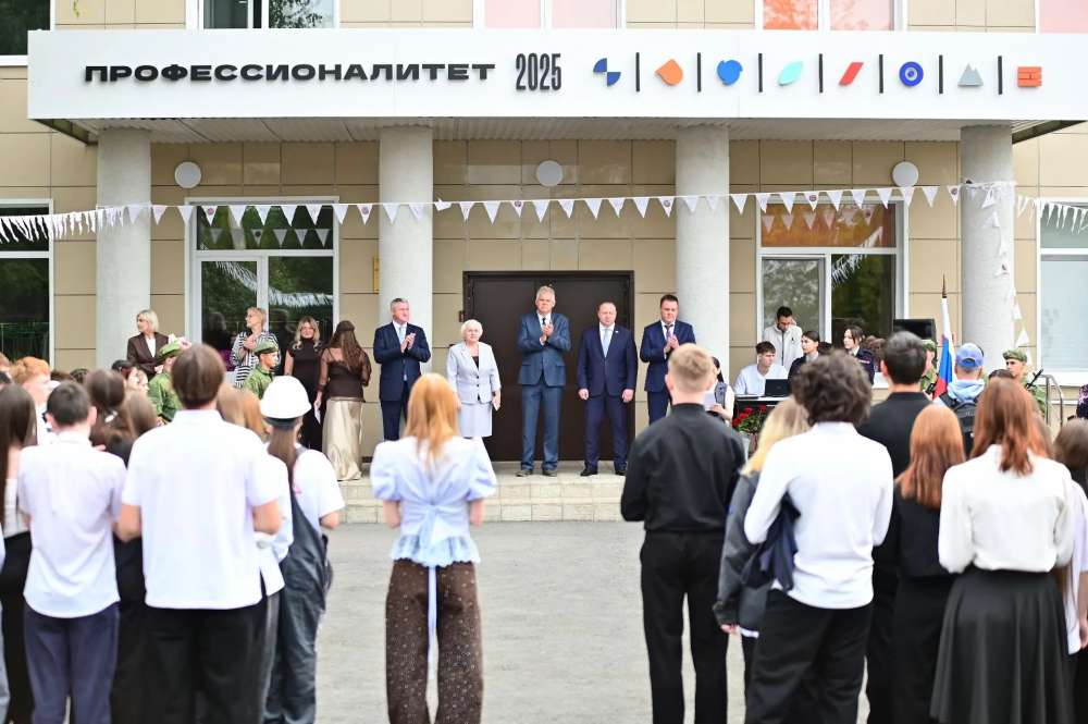 Металлурги «Уральской Стали» поздравили с Днём знаний учеников и студентов Новотроицка