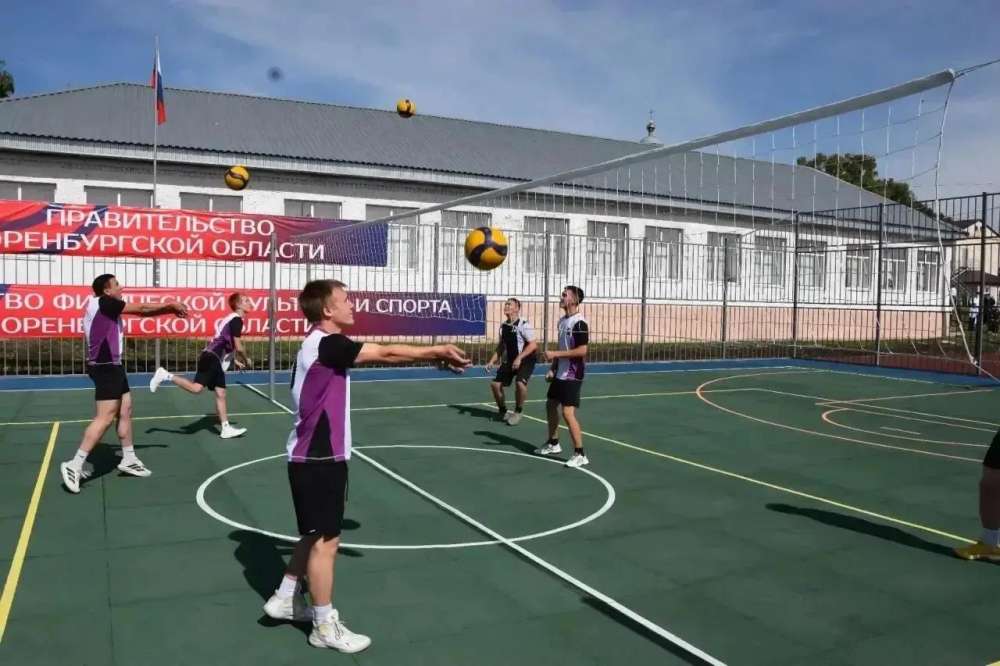 В Шарлыке открылась «умная» спортплощадка с цифровыми инструкциями