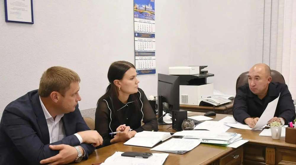 Скверы, парки и дороги: первый замглавы Оренбурга обсудил с жителями планы по благоустройству