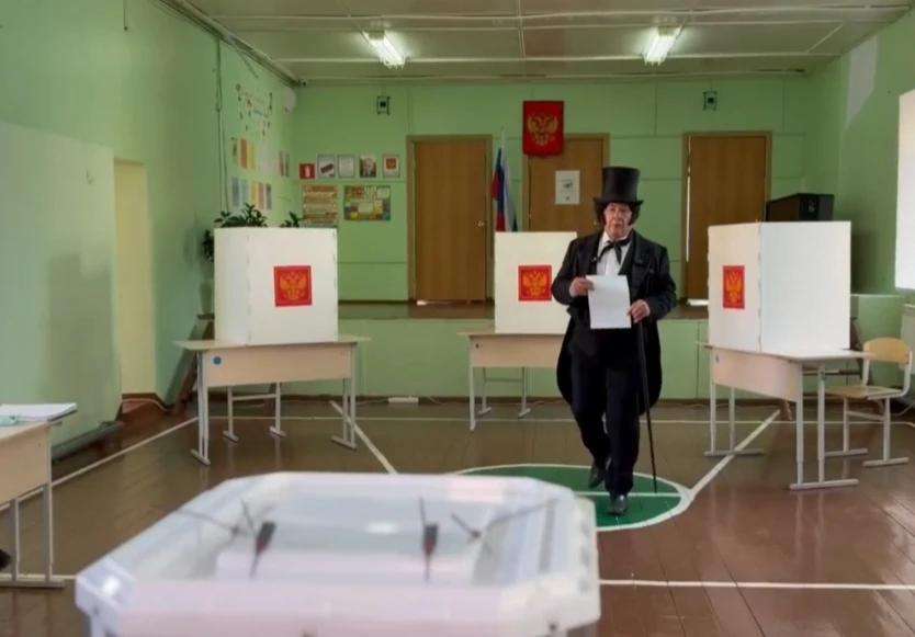В Оренбурге на избирательный участок «пришел» Александр Пушкин