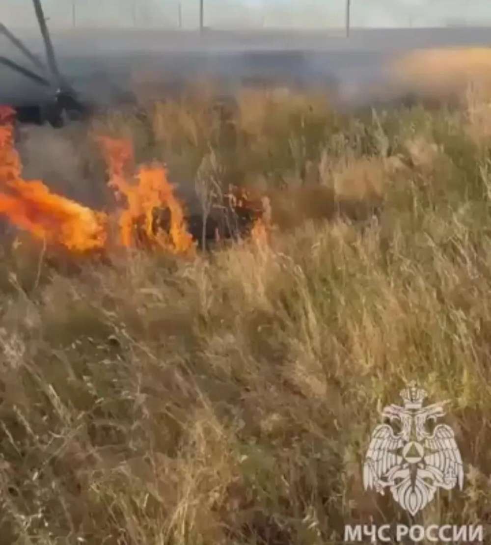 В Оренбургском районе локализован пожар, начавшийся с возгорания автомобиля