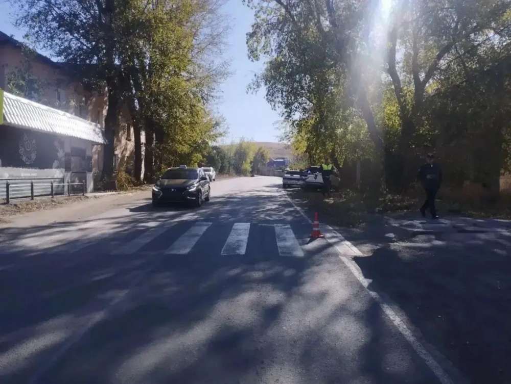 В Кувандыке автомобиль сбил пенсионерку на «зебре», пострадавшая в больнице