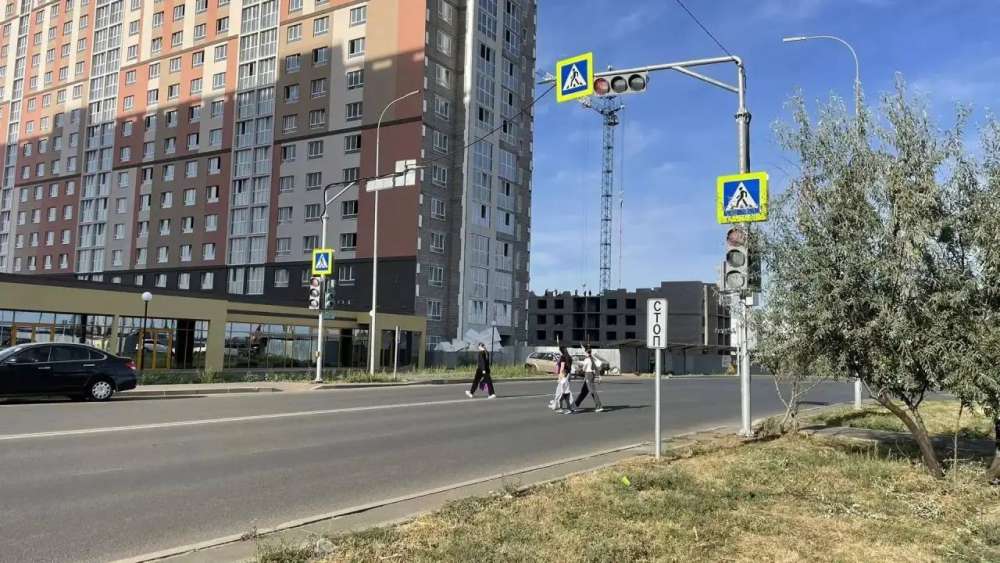 В Оренбурге на улице Неплюева заработал новый светофор 